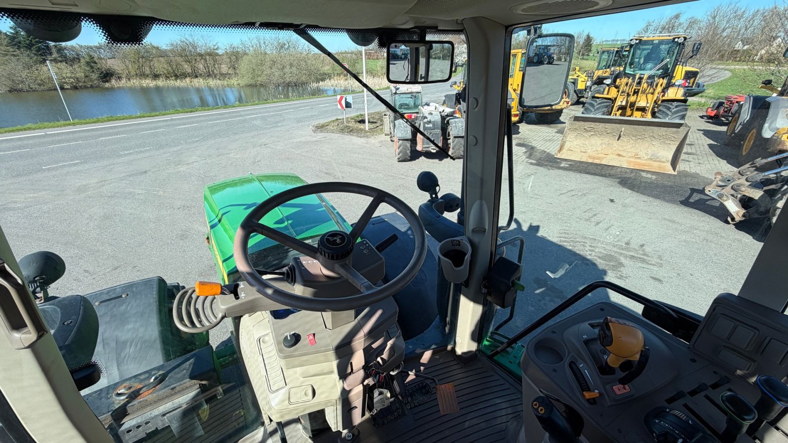 Traktor типа John Deere 6155M KUN 3600 TIMER OG FULD AFFJEDRING!, Gebrauchtmaschine в Nørager (Фотография 16)