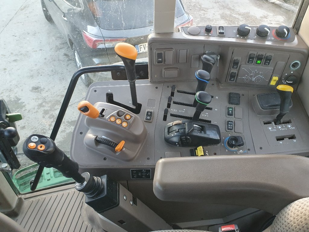 Traktor du type John Deere 6155M, Gebrauchtmaschine en BRECEY (Photo 3)