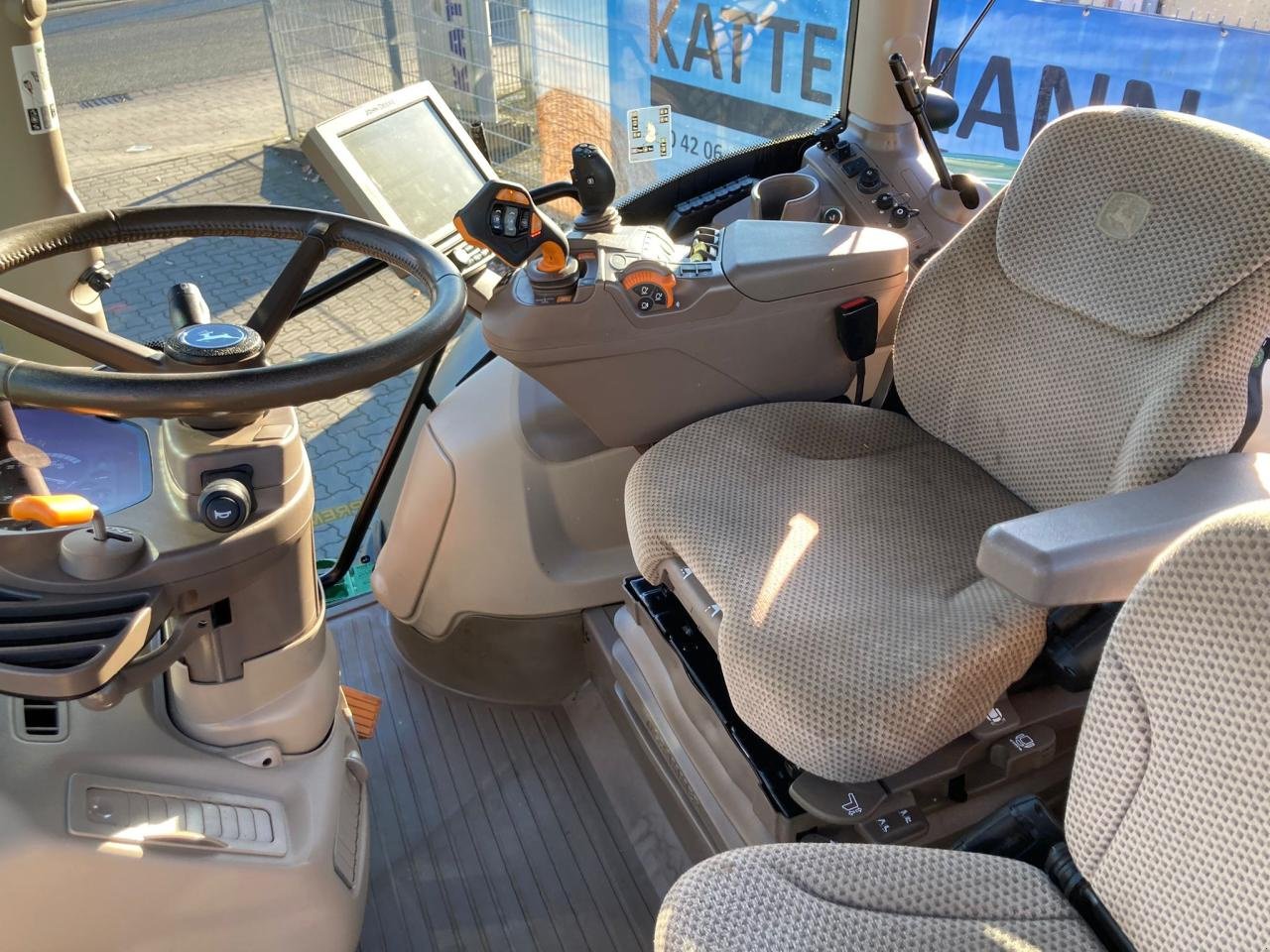 Traktor of the type John Deere 6155R Premium, Gebrauchtmaschine in Stuhr (Picture 6)