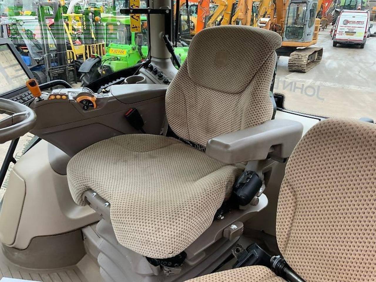 Traktor of the type John Deere 6155r tractor (st25016), Gebrauchtmaschine in SHAFTESBURY (Picture 23)