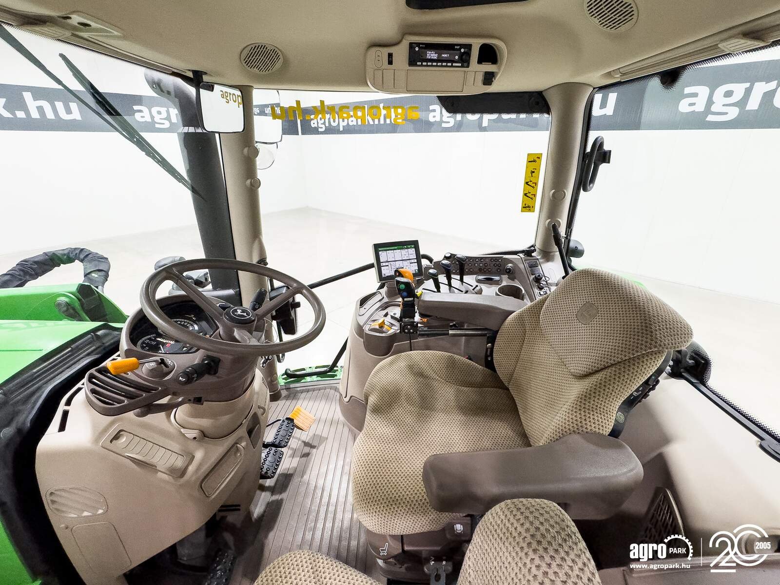 Traktor of the type John Deere 6155R, Gebrauchtmaschine in Csengele (Picture 8)