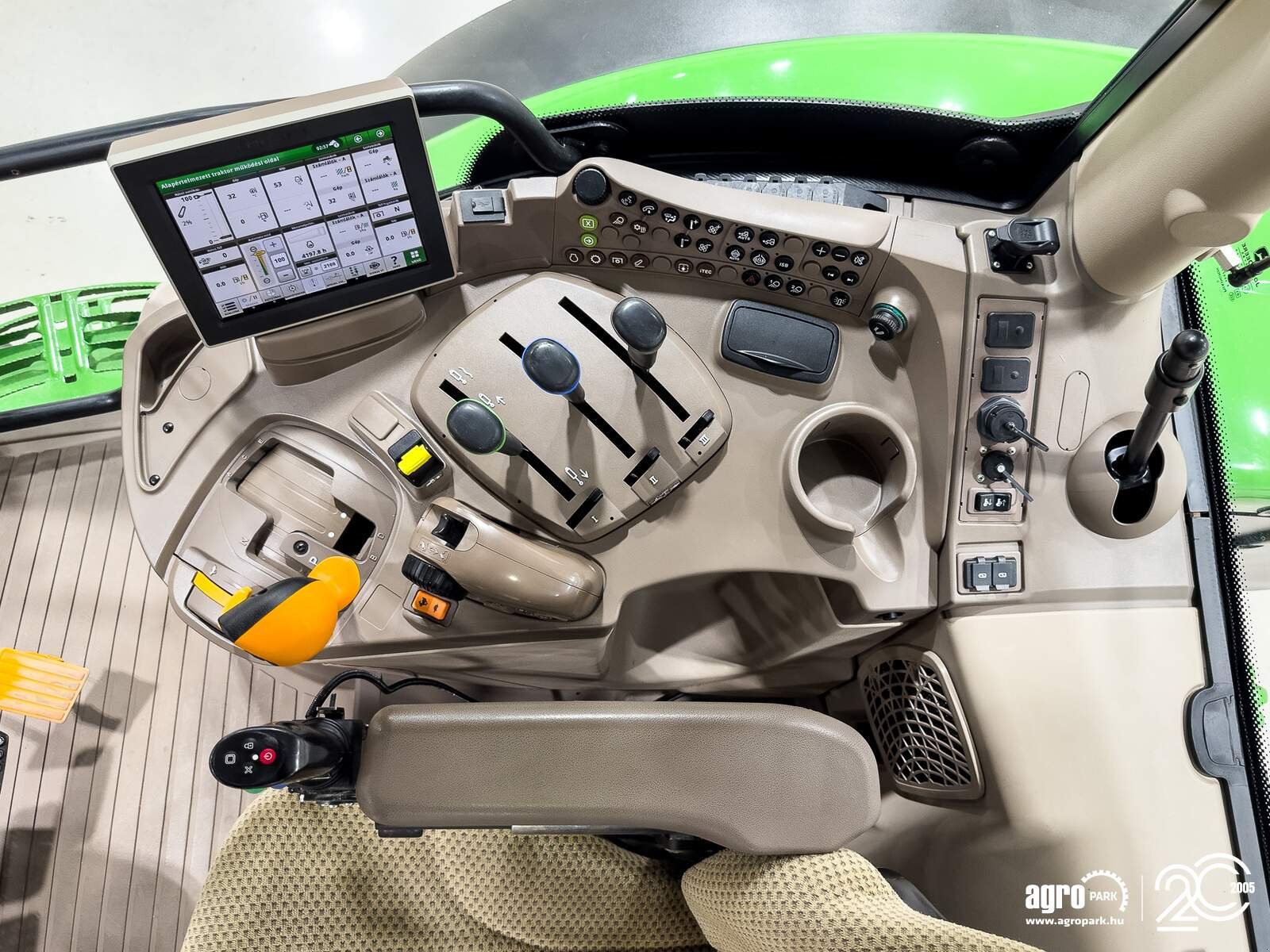 Traktor of the type John Deere 6155R, Gebrauchtmaschine in Csengele (Picture 9)