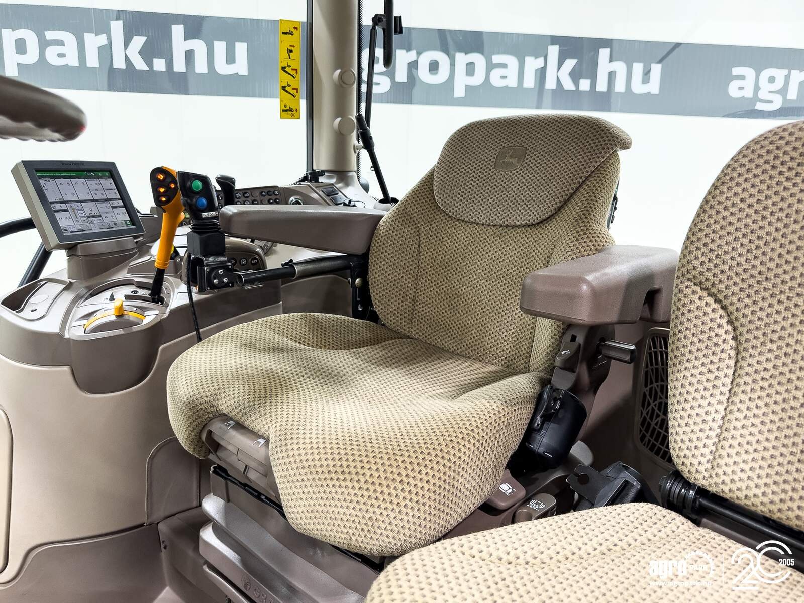 Traktor of the type John Deere 6155R, Gebrauchtmaschine in Csengele (Picture 11)