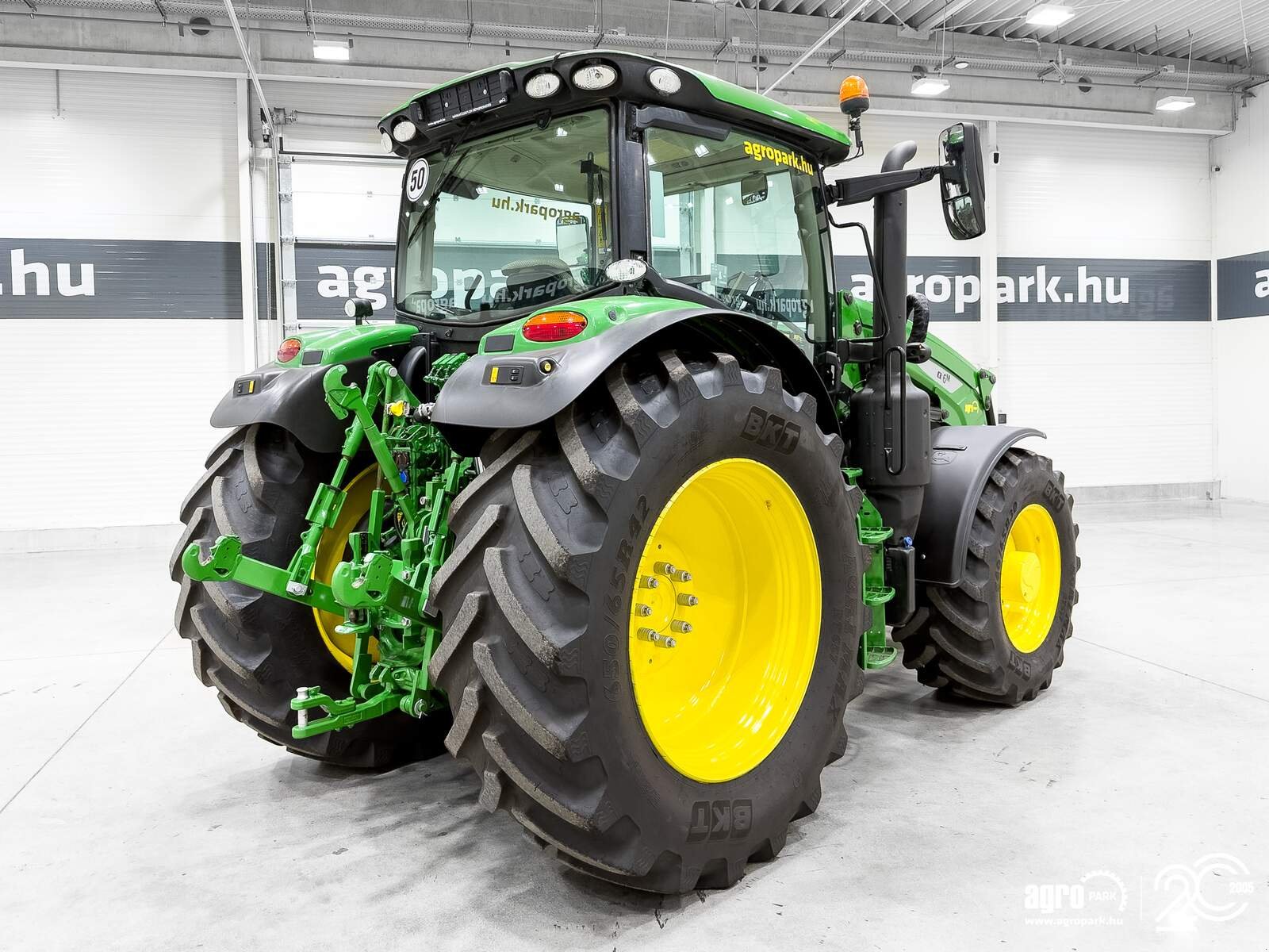 Traktor типа John Deere 6155R, Gebrauchtmaschine в Csengele (Фотография 3)