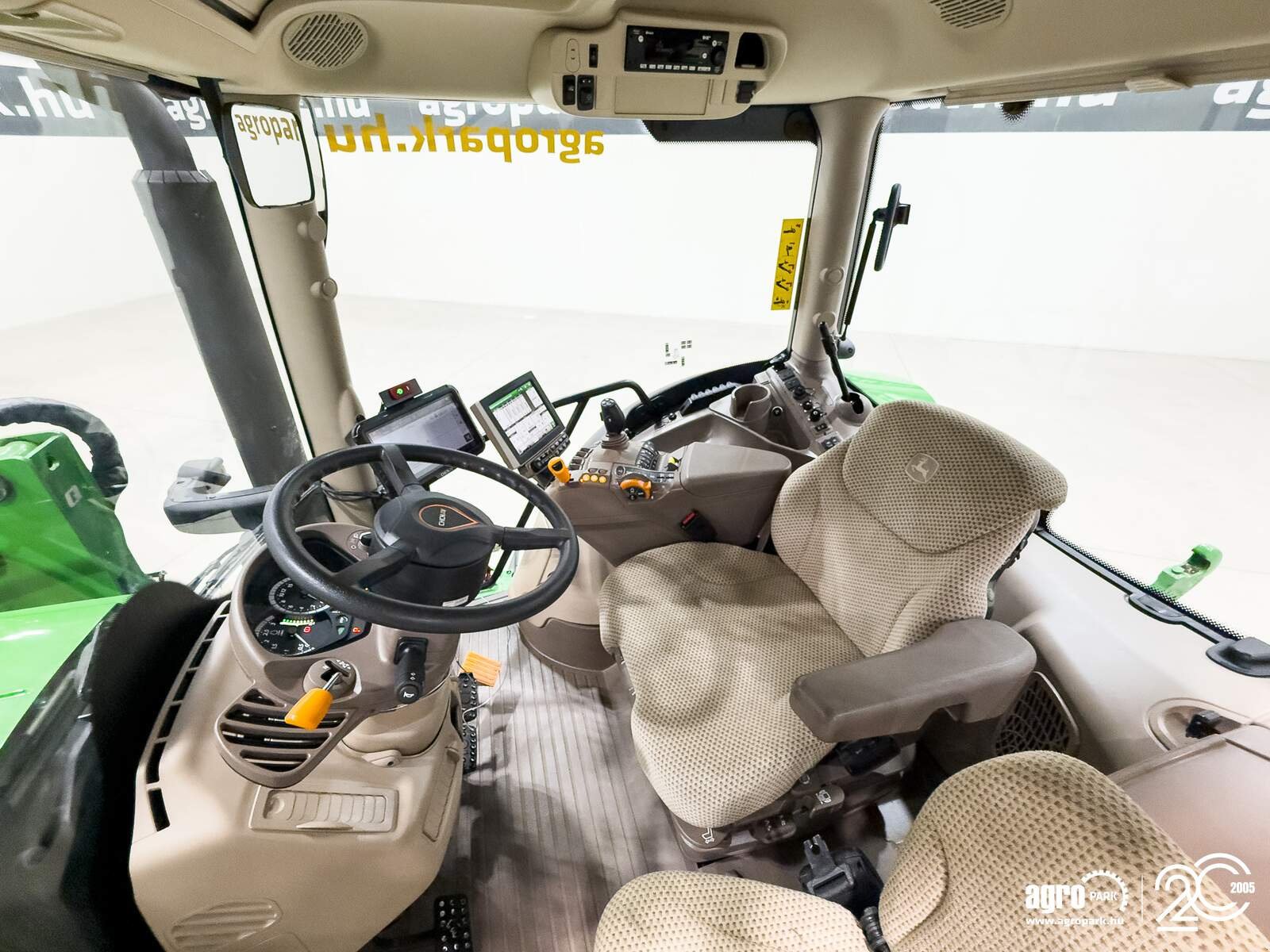 Traktor типа John Deere 6155R, Gebrauchtmaschine в Csengele (Фотография 8)