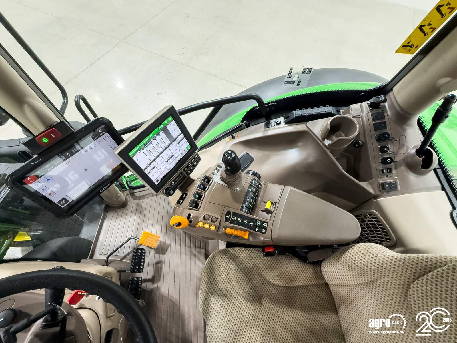 Traktor типа John Deere 6155R, Gebrauchtmaschine в Csengele (Фотография 9)