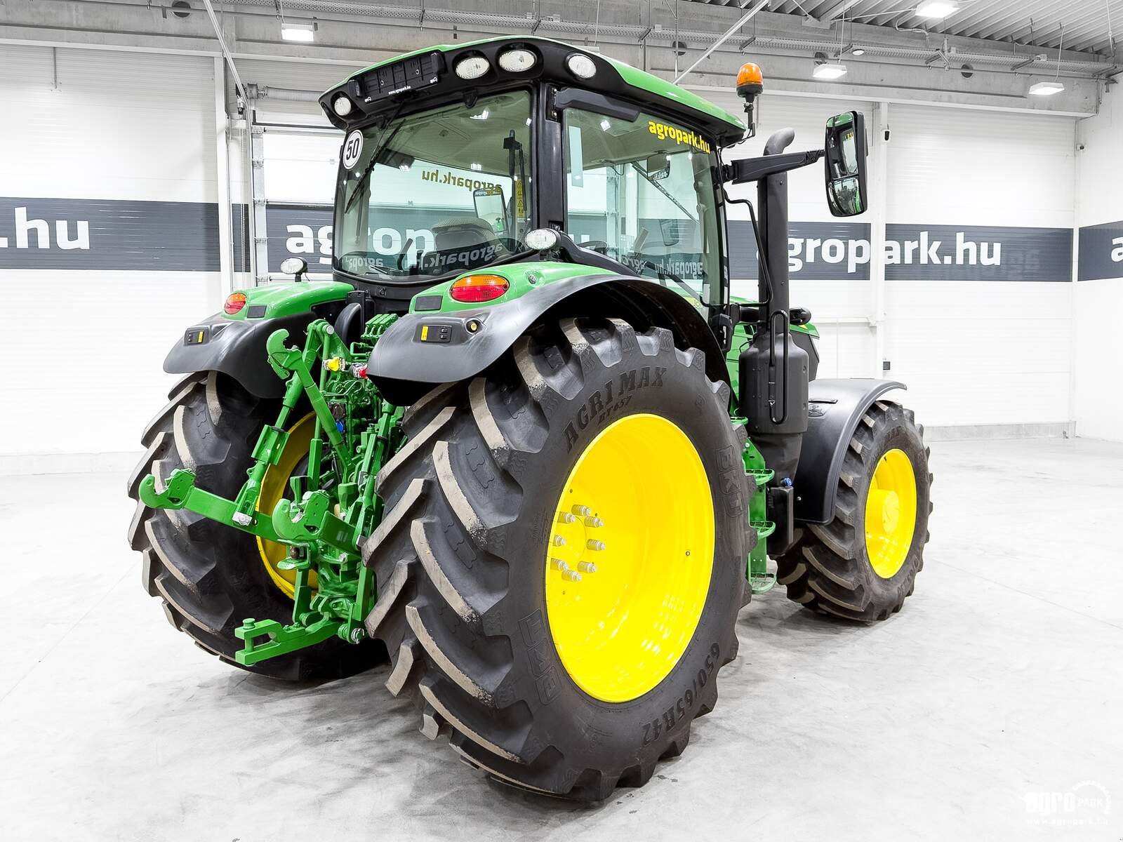 Traktor типа John Deere 6155R, Gebrauchtmaschine в Csengele (Фотография 3)