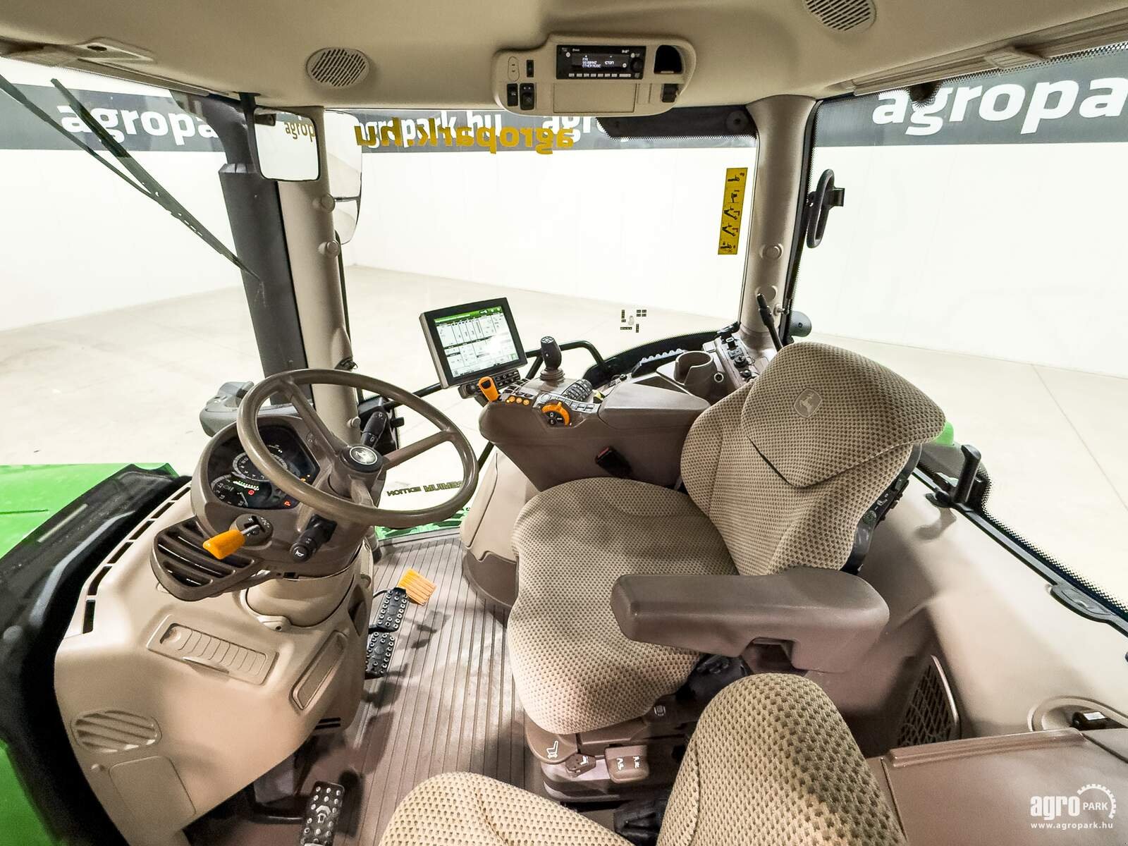 Traktor типа John Deere 6155R, Gebrauchtmaschine в Csengele (Фотография 8)