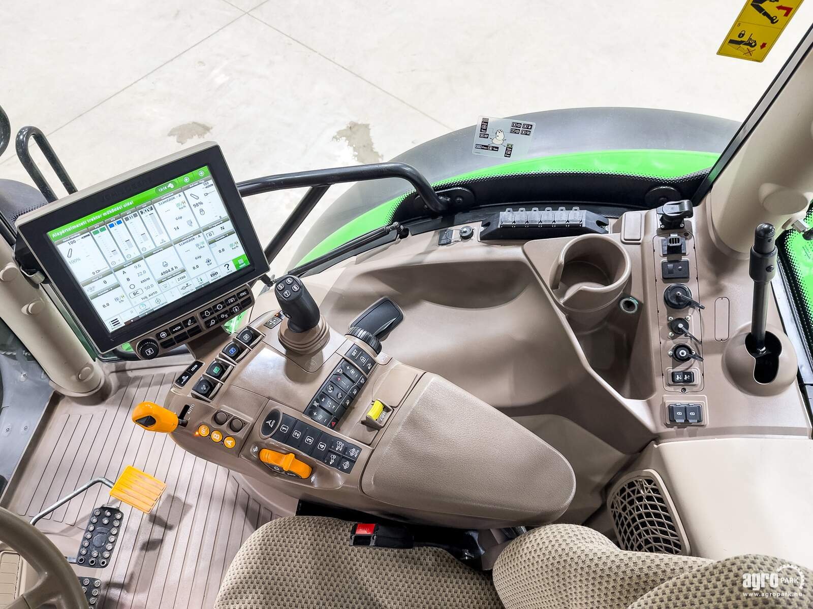 Traktor типа John Deere 6155R, Gebrauchtmaschine в Csengele (Фотография 11)