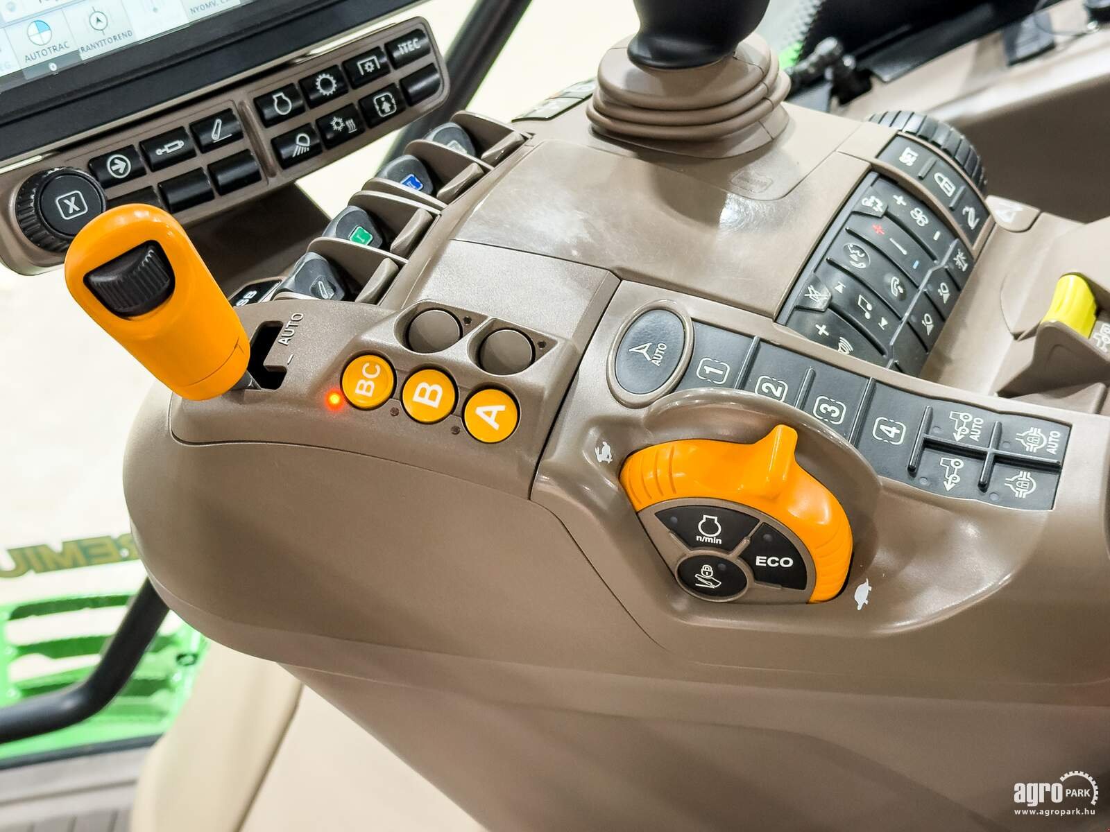 Traktor типа John Deere 6155R, Gebrauchtmaschine в Csengele (Фотография 13)