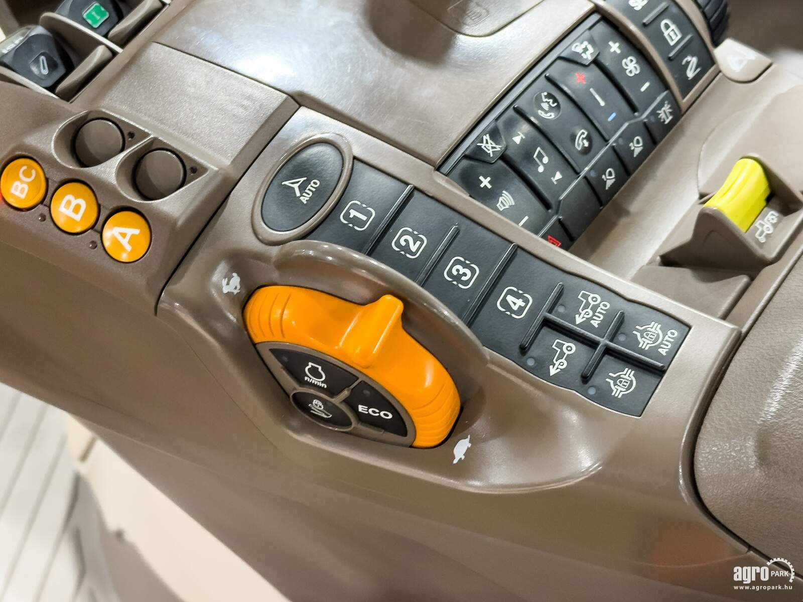 Traktor типа John Deere 6155R, Gebrauchtmaschine в Csengele (Фотография 14)