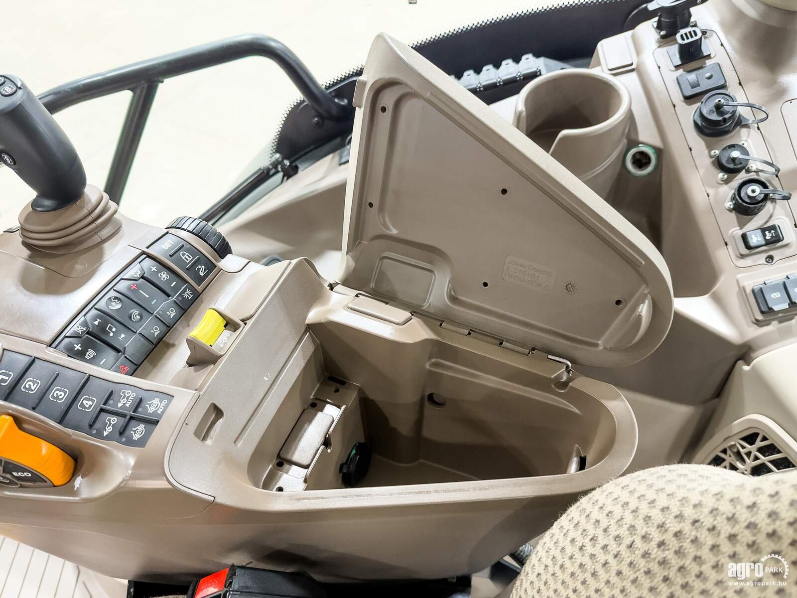 Traktor типа John Deere 6155R, Gebrauchtmaschine в Csengele (Фотография 17)