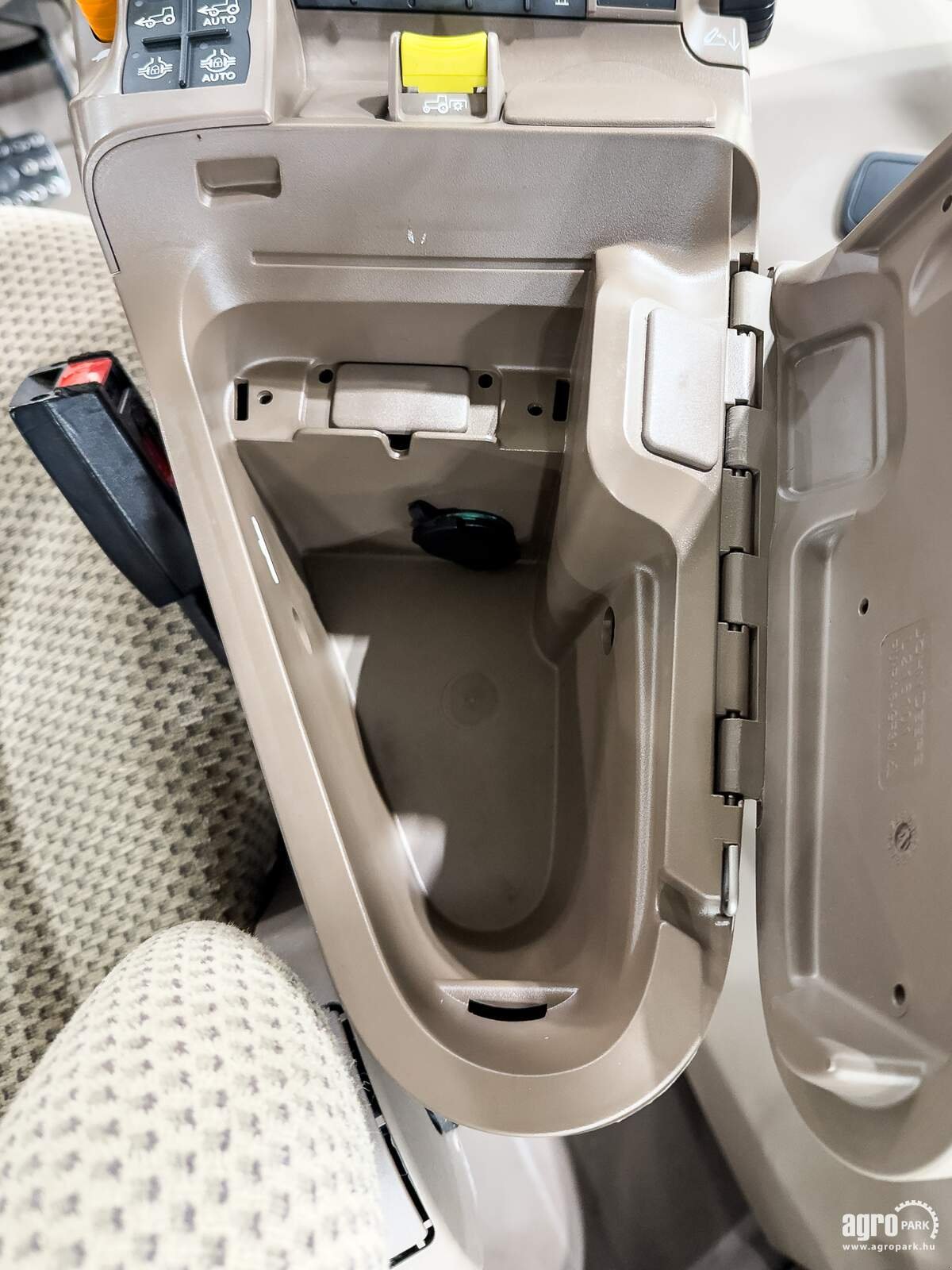 Traktor типа John Deere 6155R, Gebrauchtmaschine в Csengele (Фотография 18)