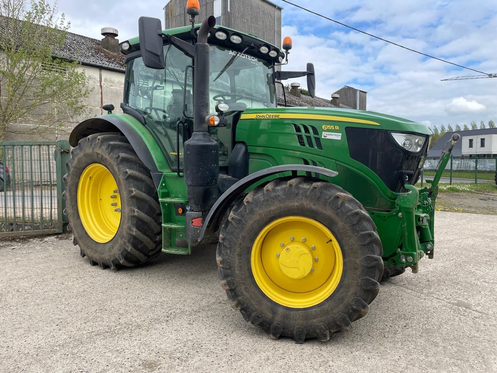 Traktor типа John Deere 6155R, Gebrauchtmaschine в BOSC LE HARD (Фотография 3)