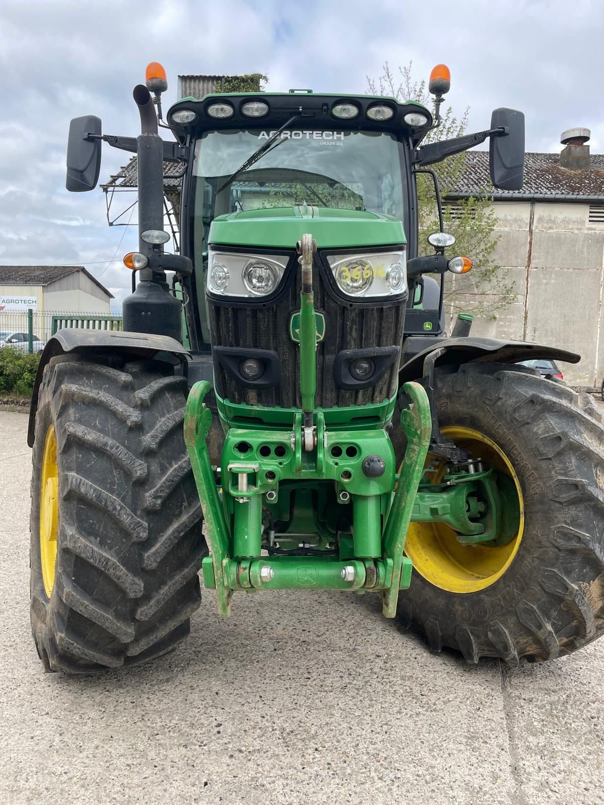 Traktor типа John Deere 6155R, Gebrauchtmaschine в BOSC LE HARD (Фотография 2)