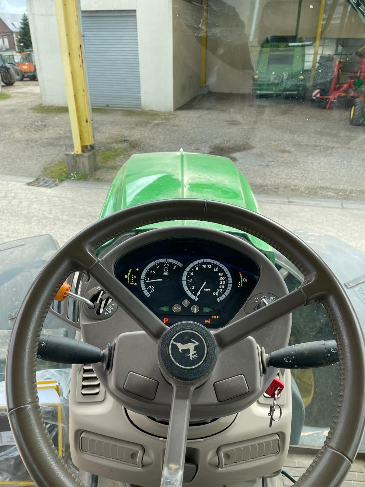 Traktor типа John Deere 6155R, Gebrauchtmaschine в BOSC LE HARD (Фотография 7)