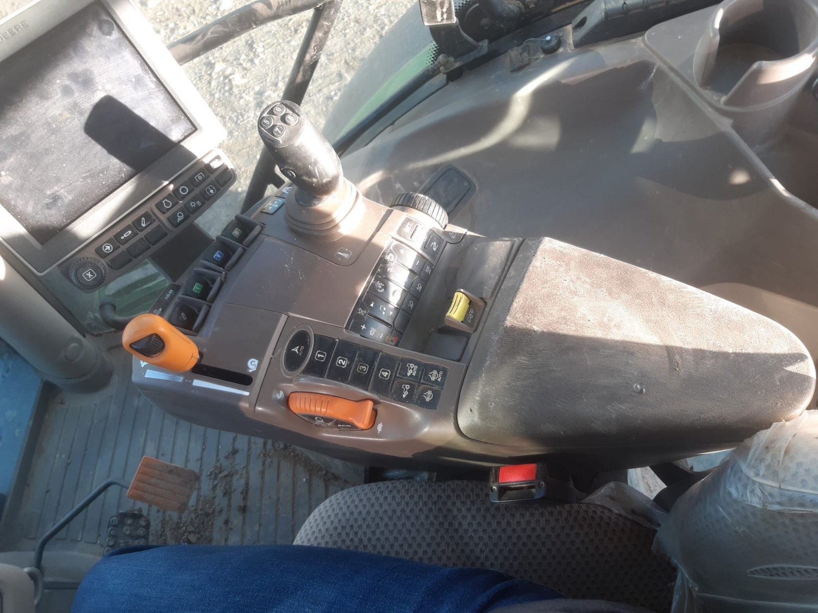 Traktor типа John Deere 6155R, Gebrauchtmaschine в BOSC LE HARD (Фотография 5)