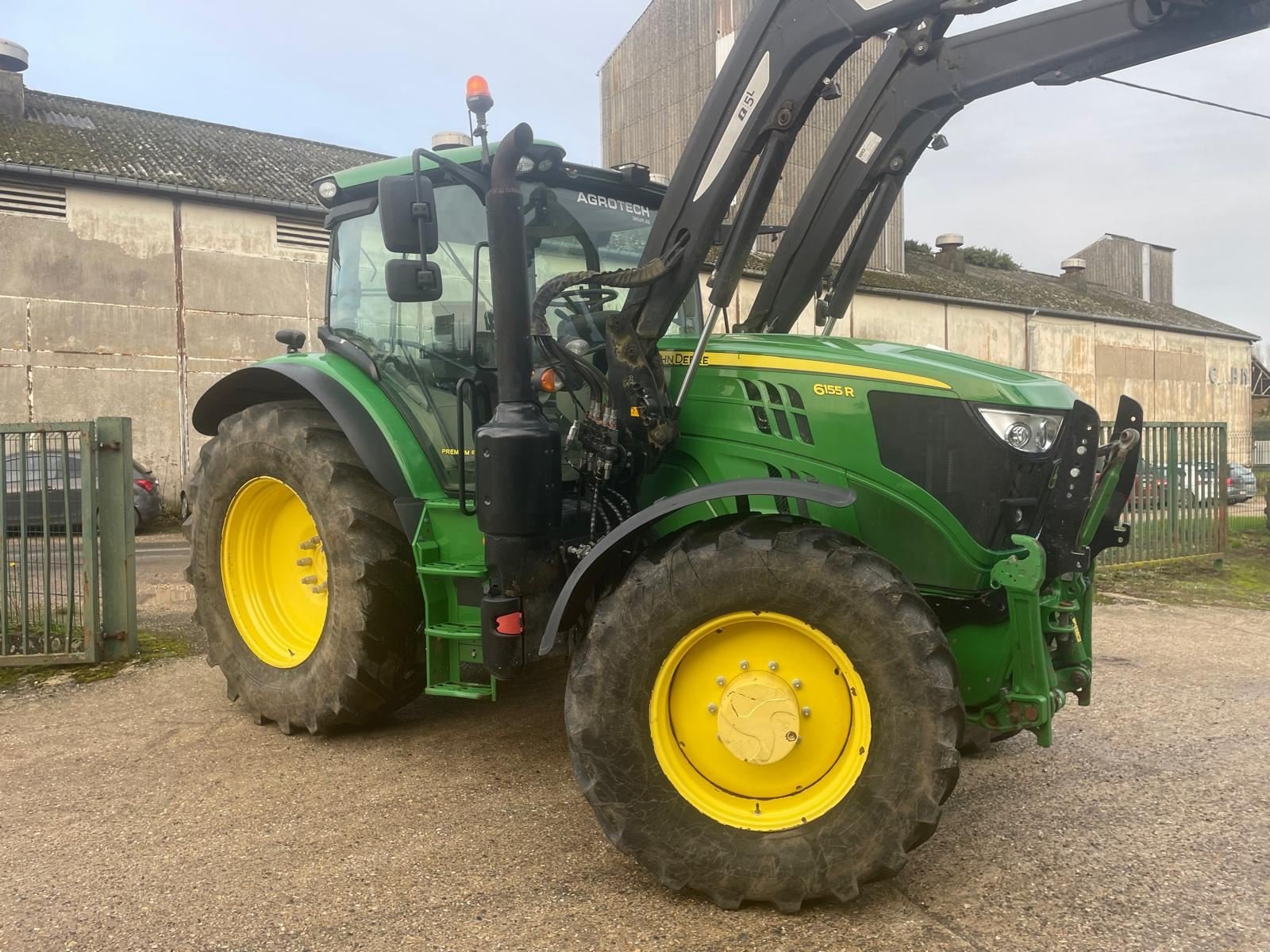 Traktor типа John Deere 6155R, Gebrauchtmaschine в BOSC LE HARD (Фотография 2)