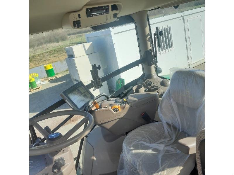 Traktor des Typs John Deere 6155R, Gebrauchtmaschine in SAINT-GERMAIN DU PUY (Bild 4)