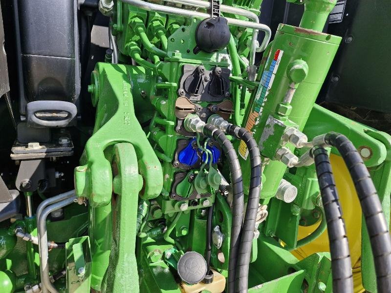 Traktor типа John Deere 6155R, Gebrauchtmaschine в BRAY en Val (Фотография 8)