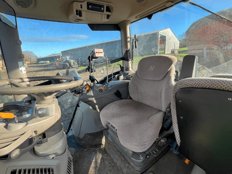 Traktor van het type John Deere 6155R, Gebrauchtmaschine in LE PONT CHRETIEN (Foto 6)