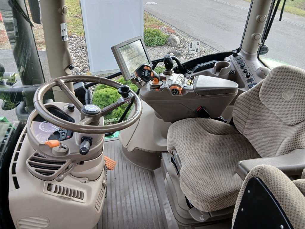 Traktor van het type John Deere 6155R, Gebrauchtmaschine in Lengnau (Foto 5)