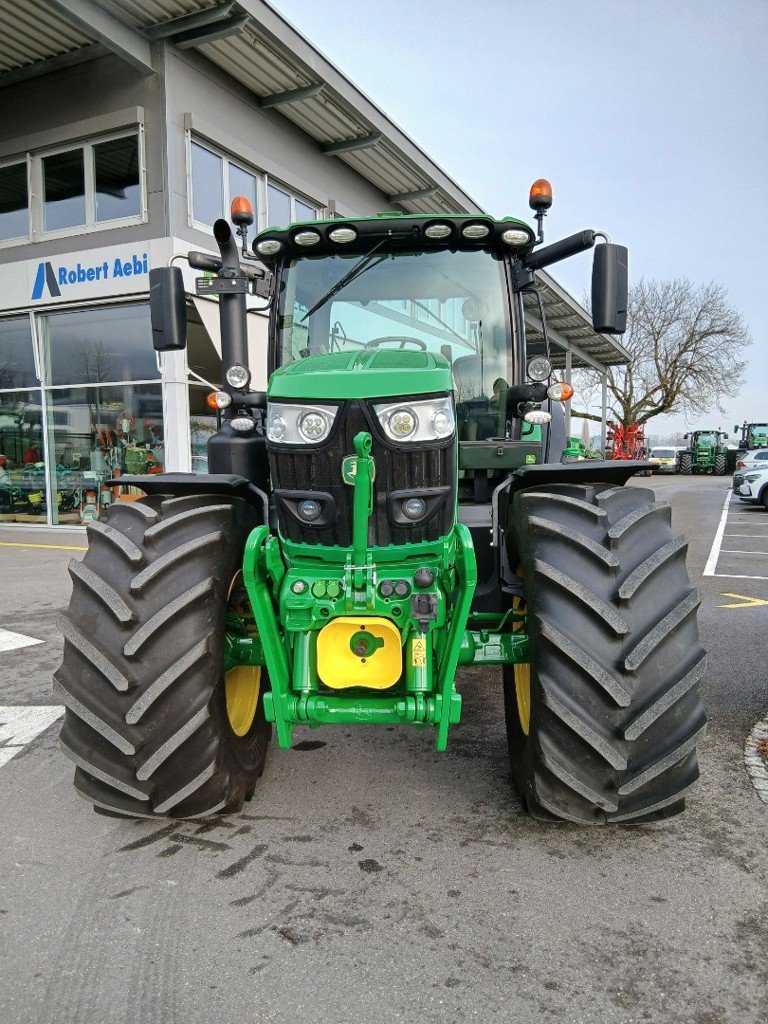 Traktor van het type John Deere 6155R, Gebrauchtmaschine in Lengnau (Foto 3)