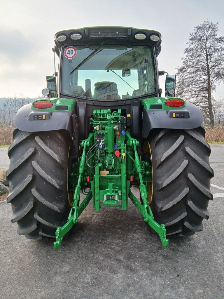 Traktor van het type John Deere 6155R, Gebrauchtmaschine in Lengnau (Foto 4)