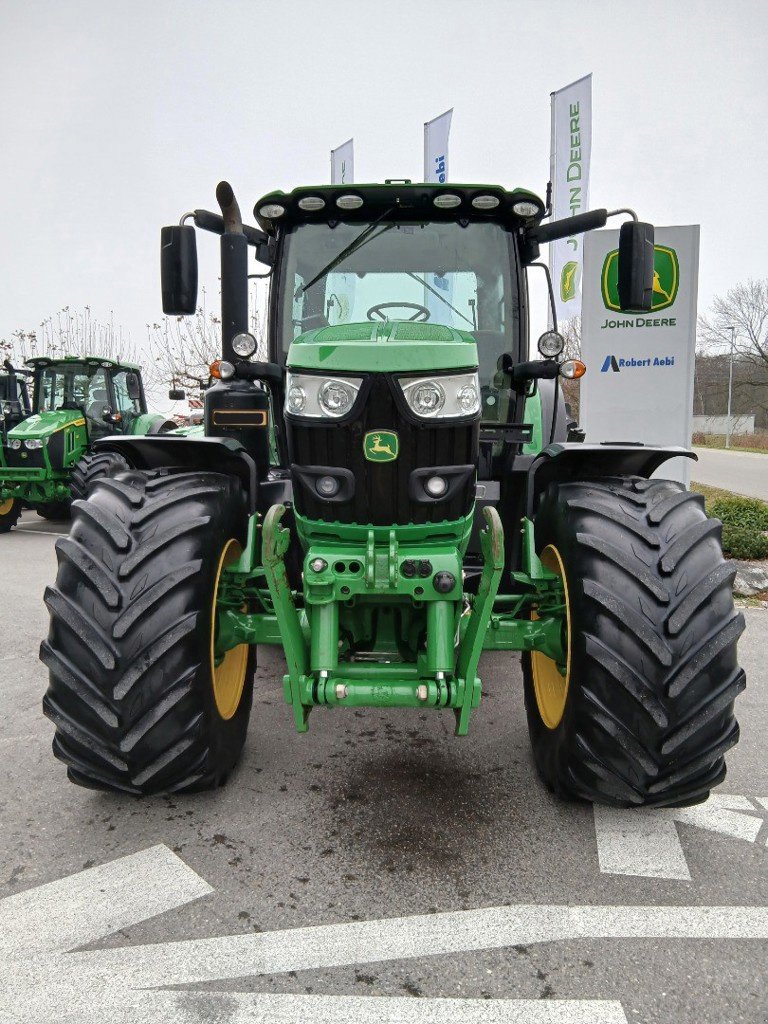 Traktor типа John Deere 6155R, Gebrauchtmaschine в Lengnau (Фотография 3)