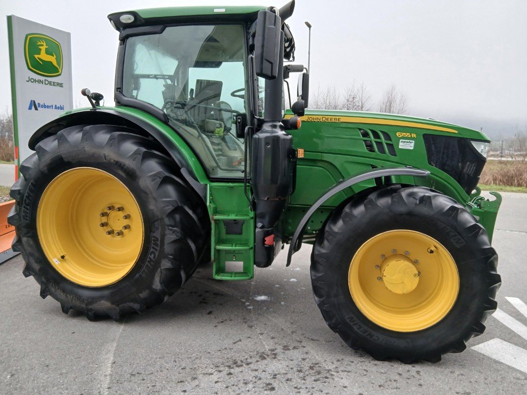 Traktor типа John Deere 6155R, Gebrauchtmaschine в Lengnau (Фотография 1)