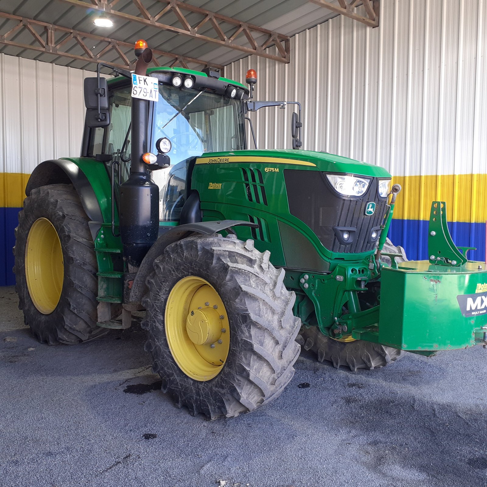 Traktor van het type John Deere 6175 M, Gebrauchtmaschine in HERLIN LE SEC (Foto 2)