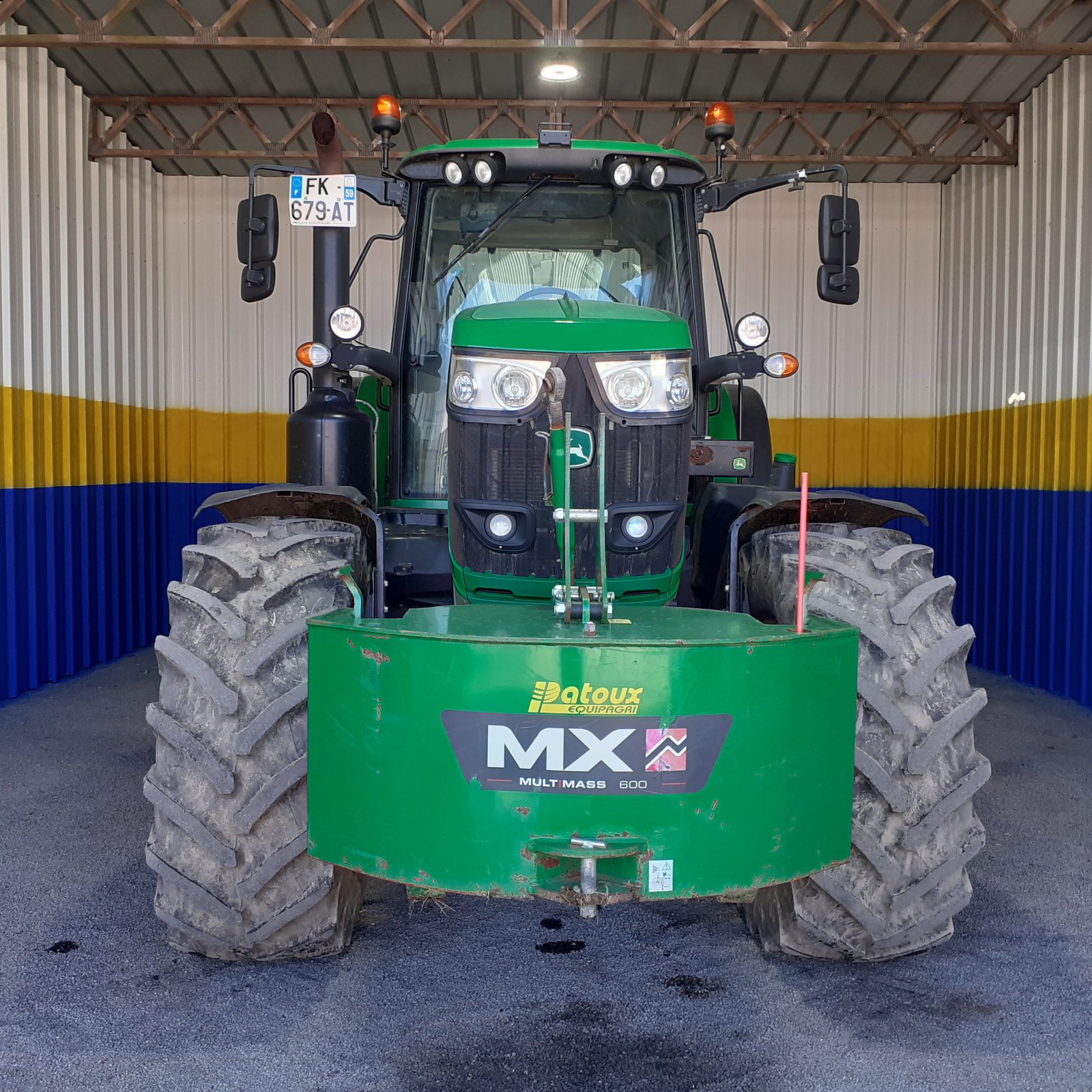 Traktor van het type John Deere 6175 M, Gebrauchtmaschine in HERLIN LE SEC (Foto 3)