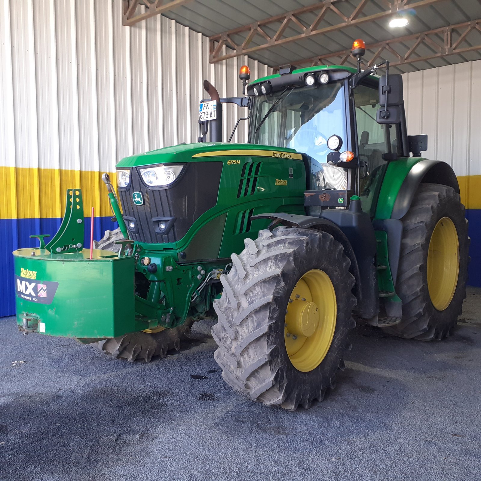 Traktor van het type John Deere 6175 M, Gebrauchtmaschine in HERLIN LE SEC (Foto 1)