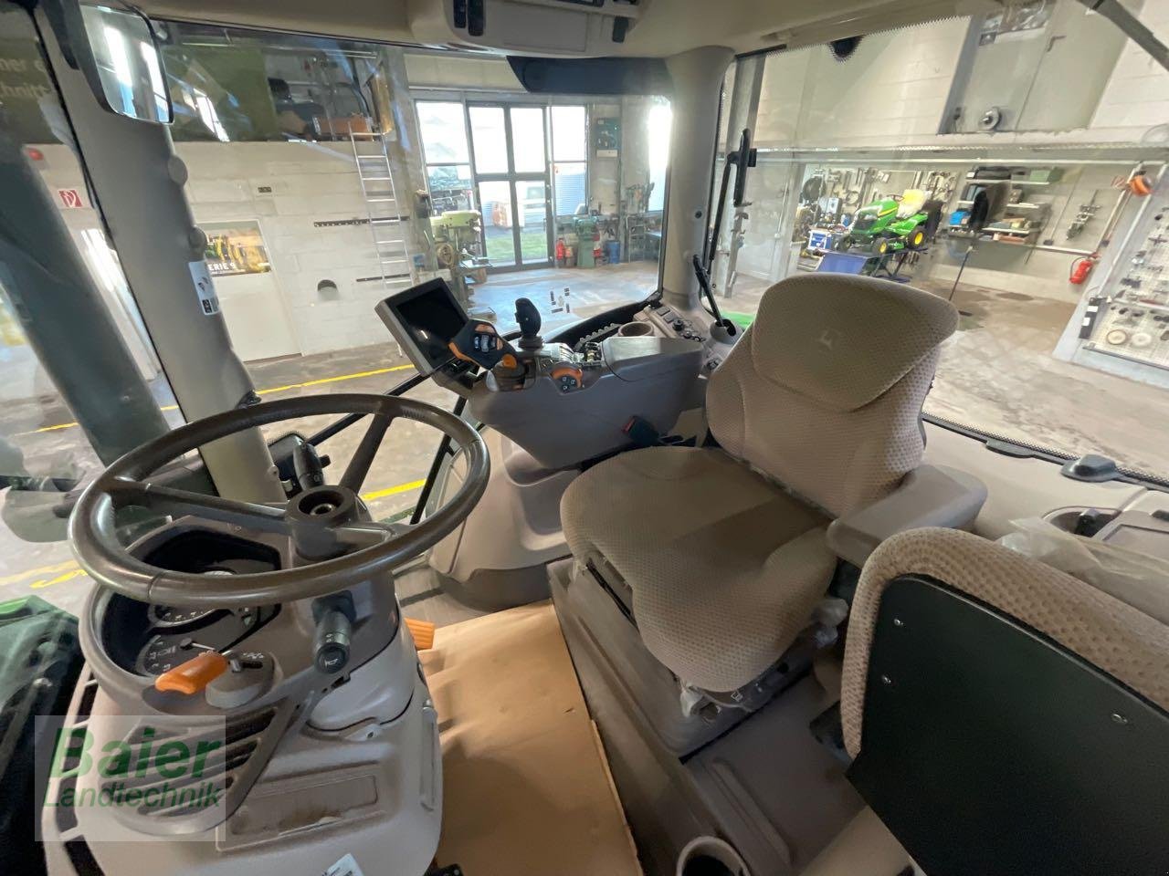 Traktor typu John Deere 6175 R, Gebrauchtmaschine v OBERNDORF-HOCHMOESSINGEN (Obrázek 6)