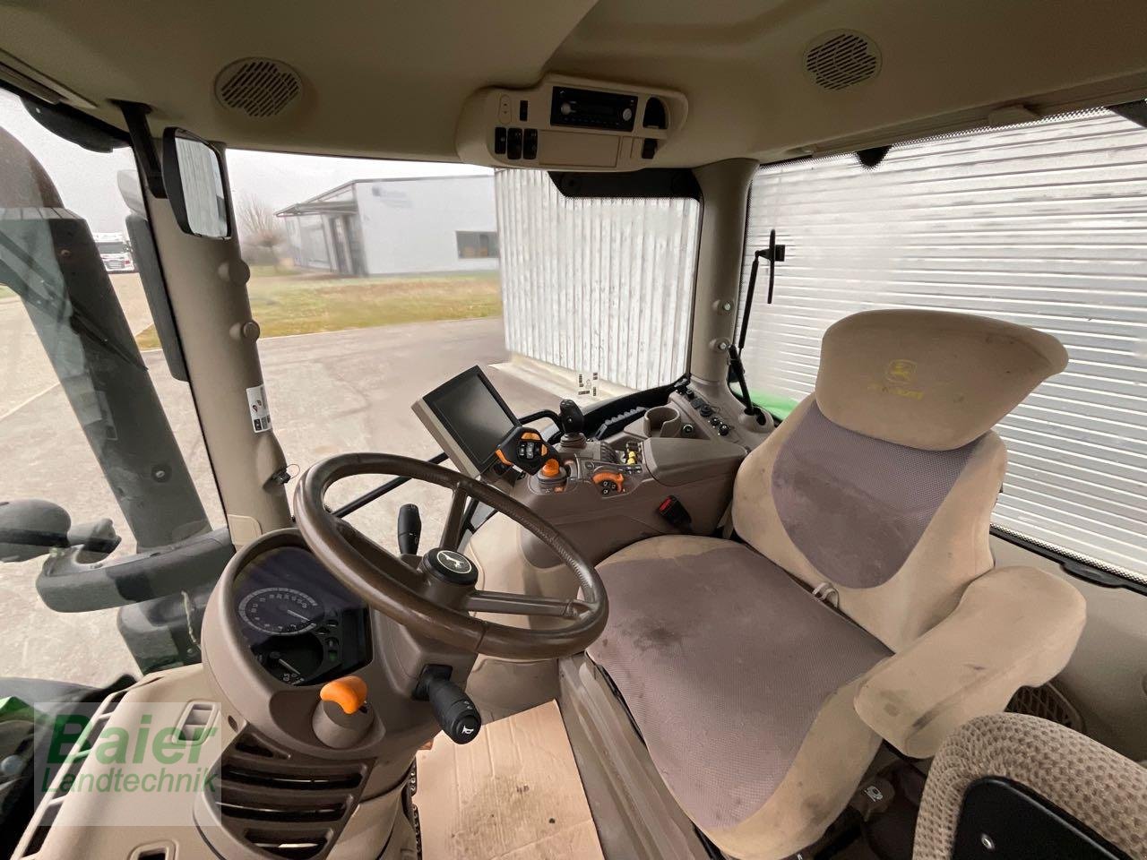 Traktor типа John Deere 6175 R, Gebrauchtmaschine в OBERNDORF-HOCHMOESSINGEN (Фотография 5)