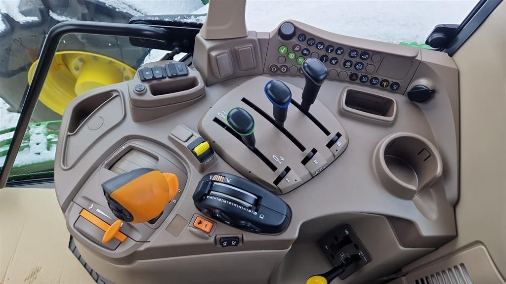 Traktor Türe ait John Deere 6175M Kun 10 Timer!!! AutoQuad™ PLUS EcoShift. Premium sæde. TLS., Gebrauchtmaschine içinde Kolding (resim 10)