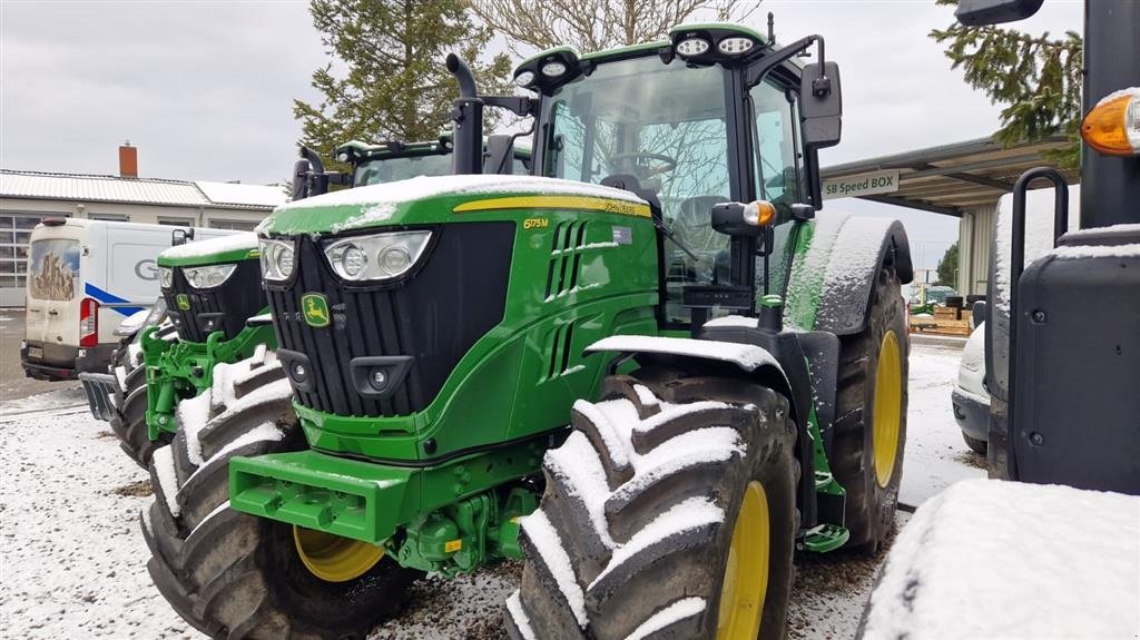 Traktor Türe ait John Deere 6175M Kun 10 Timer!!! AutoQuad™ PLUS EcoShift. Premium sæde. TLS., Gebrauchtmaschine içinde Kolding (resim 3)