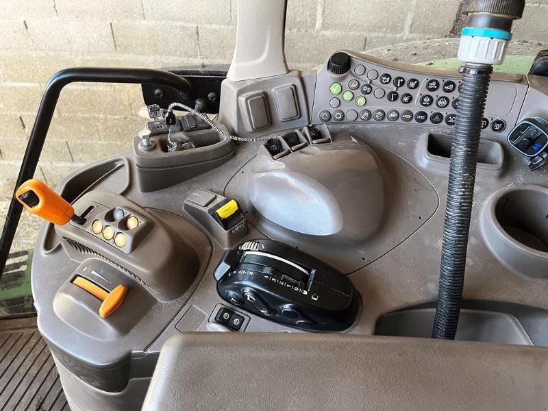 Traktor типа John Deere 6175M, Gebrauchtmaschine в SAINT-GERMAIN DU PUY (Фотография 9)