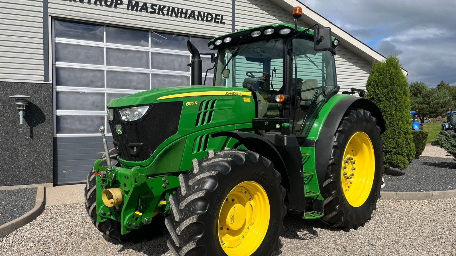 Traktor του τύπου John Deere 6175R Med frontlift og frontPTO samt luft anlæg, Gebrauchtmaschine σε Lintrup (Φωτογραφία 2)