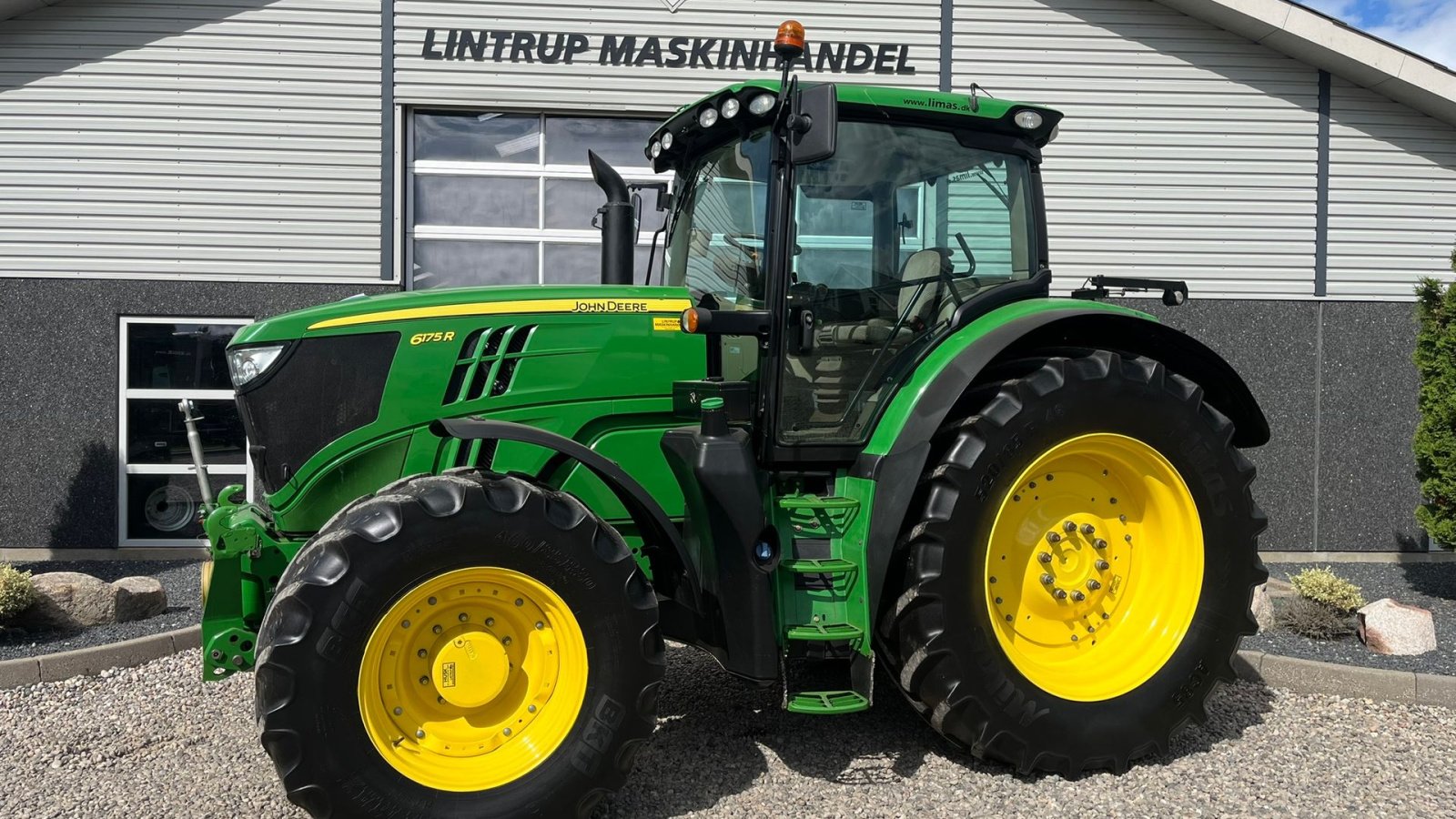 Traktor του τύπου John Deere 6175R Med frontlift og frontPTO samt luft anlæg, Gebrauchtmaschine σε Lintrup (Φωτογραφία 1)