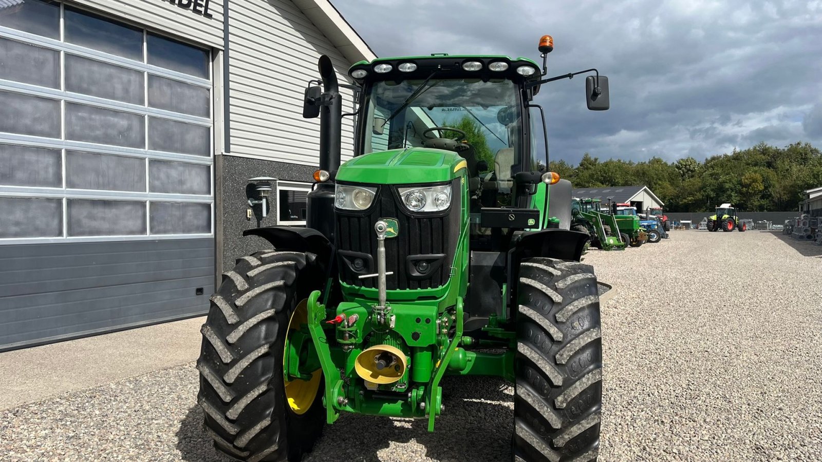 Traktor του τύπου John Deere 6175R Med frontlift og frontPTO samt luft anlæg, Gebrauchtmaschine σε Lintrup (Φωτογραφία 11)