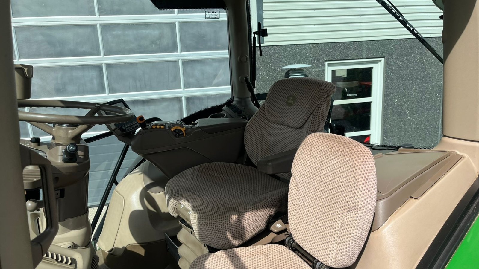 Traktor του τύπου John Deere 6175R Med frontlift og frontPTO samt luft anlæg, Gebrauchtmaschine σε Lintrup (Φωτογραφία 7)