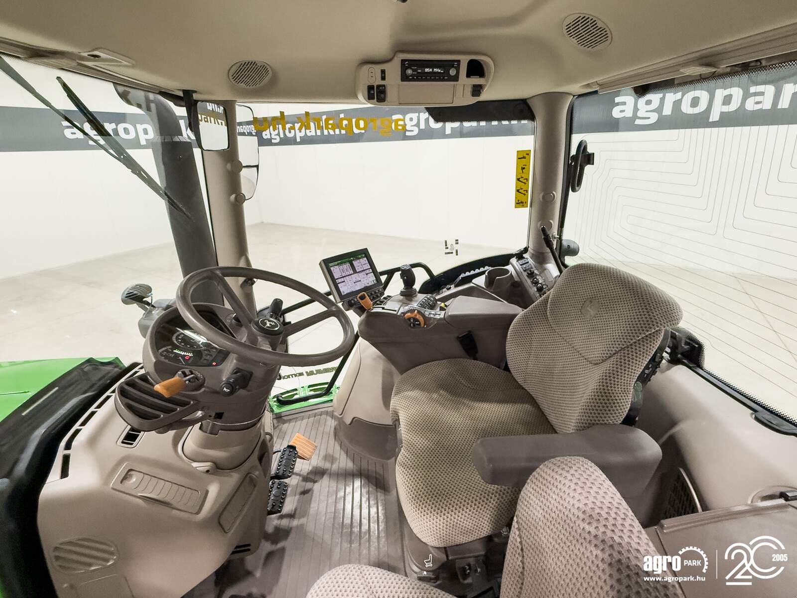 Traktor of the type John Deere 6175R, Gebrauchtmaschine in Csengele (Picture 8)