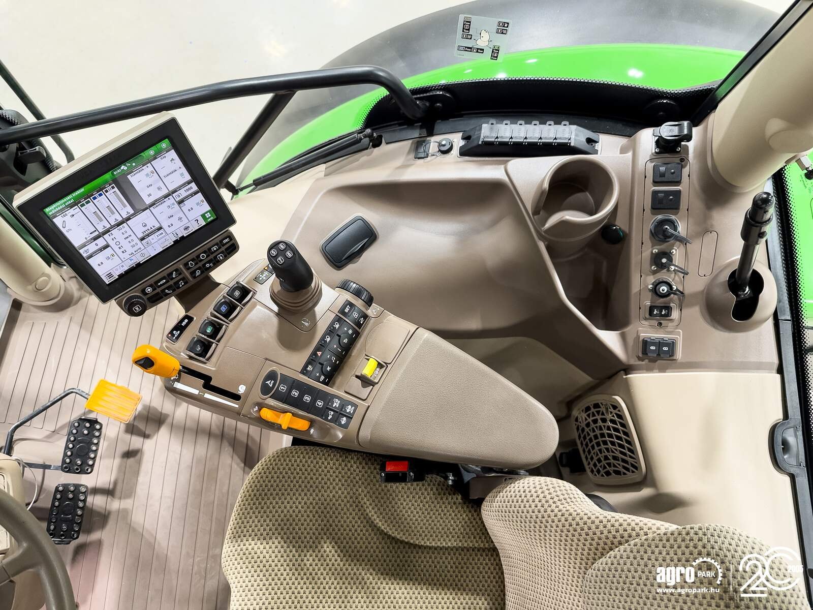 Traktor of the type John Deere 6175R, Gebrauchtmaschine in Csengele (Picture 9)