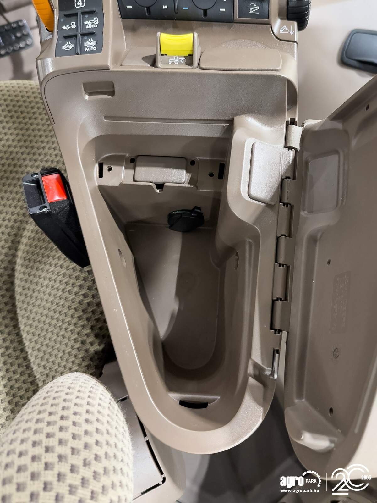 Traktor of the type John Deere 6175R, Gebrauchtmaschine in Csengele (Picture 18)