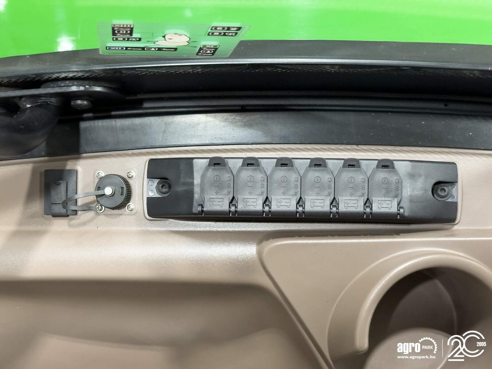 Traktor of the type John Deere 6175R, Gebrauchtmaschine in Csengele (Picture 25)