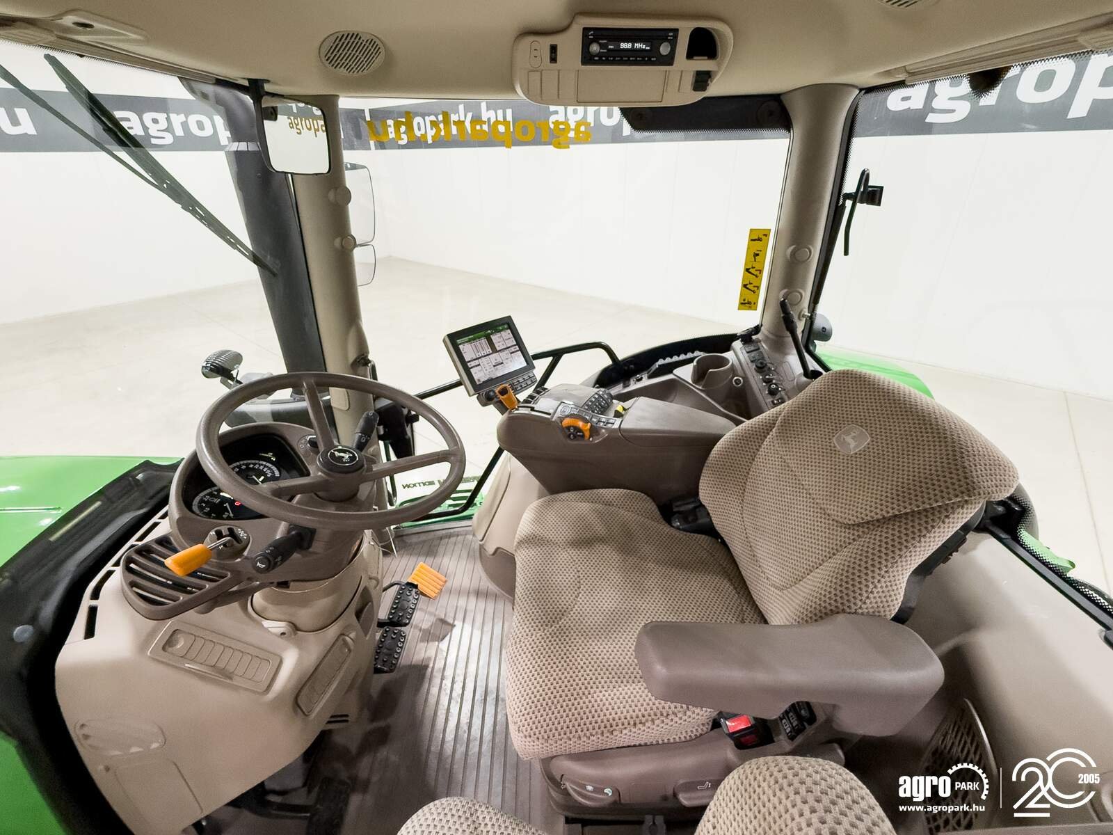 Traktor of the type John Deere 6175R, Gebrauchtmaschine in Csengele (Picture 8)