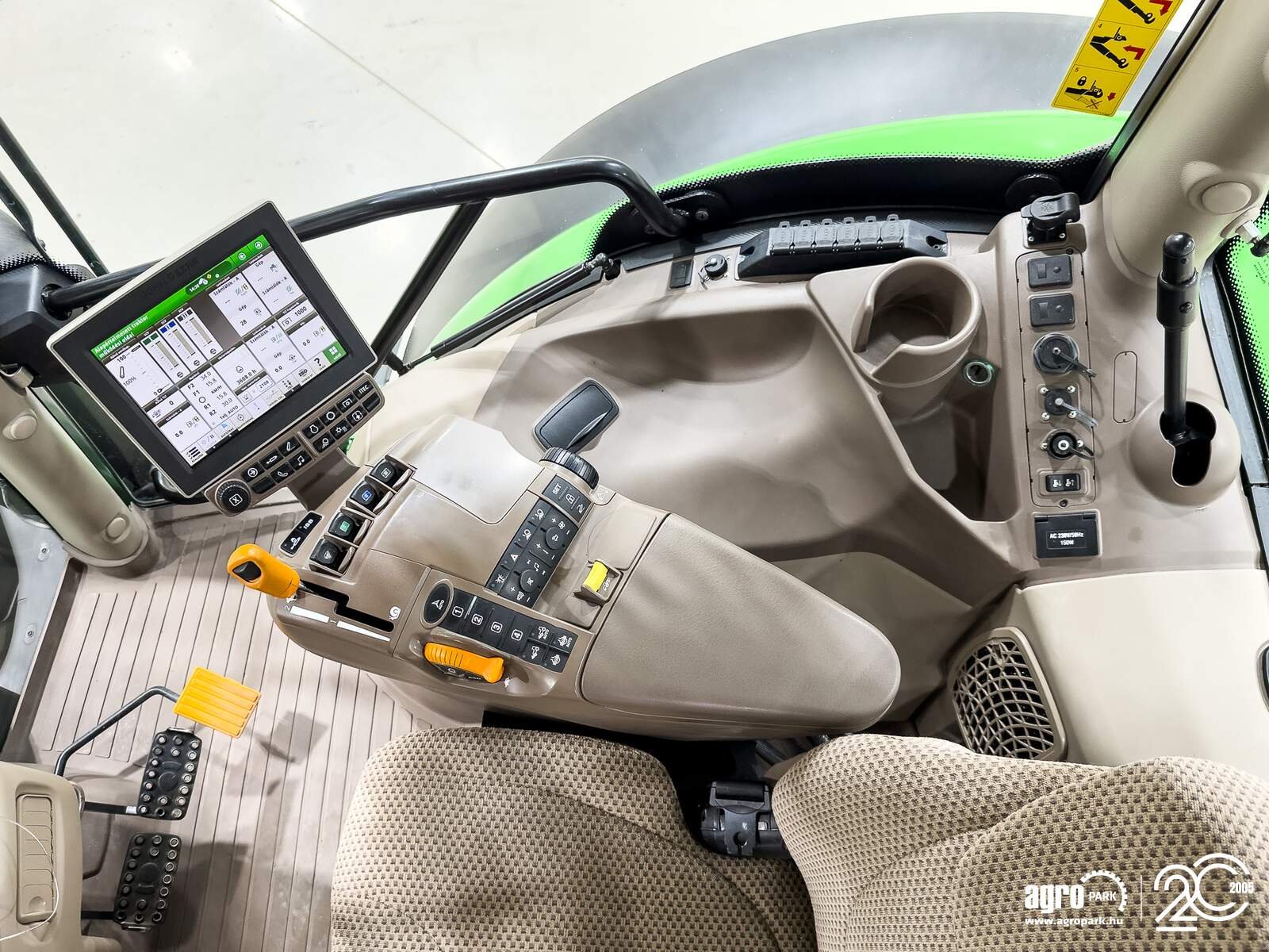 Traktor of the type John Deere 6175R, Gebrauchtmaschine in Csengele (Picture 9)