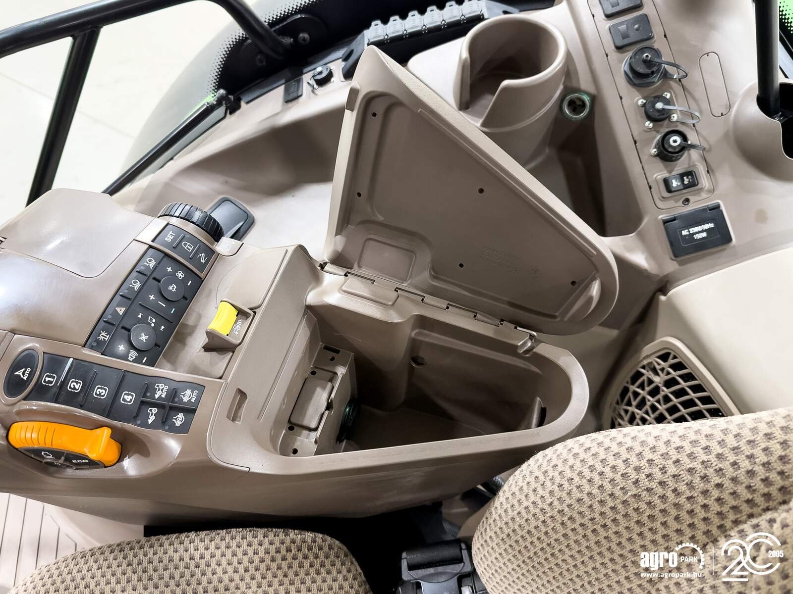 Traktor of the type John Deere 6175R, Gebrauchtmaschine in Csengele (Picture 16)