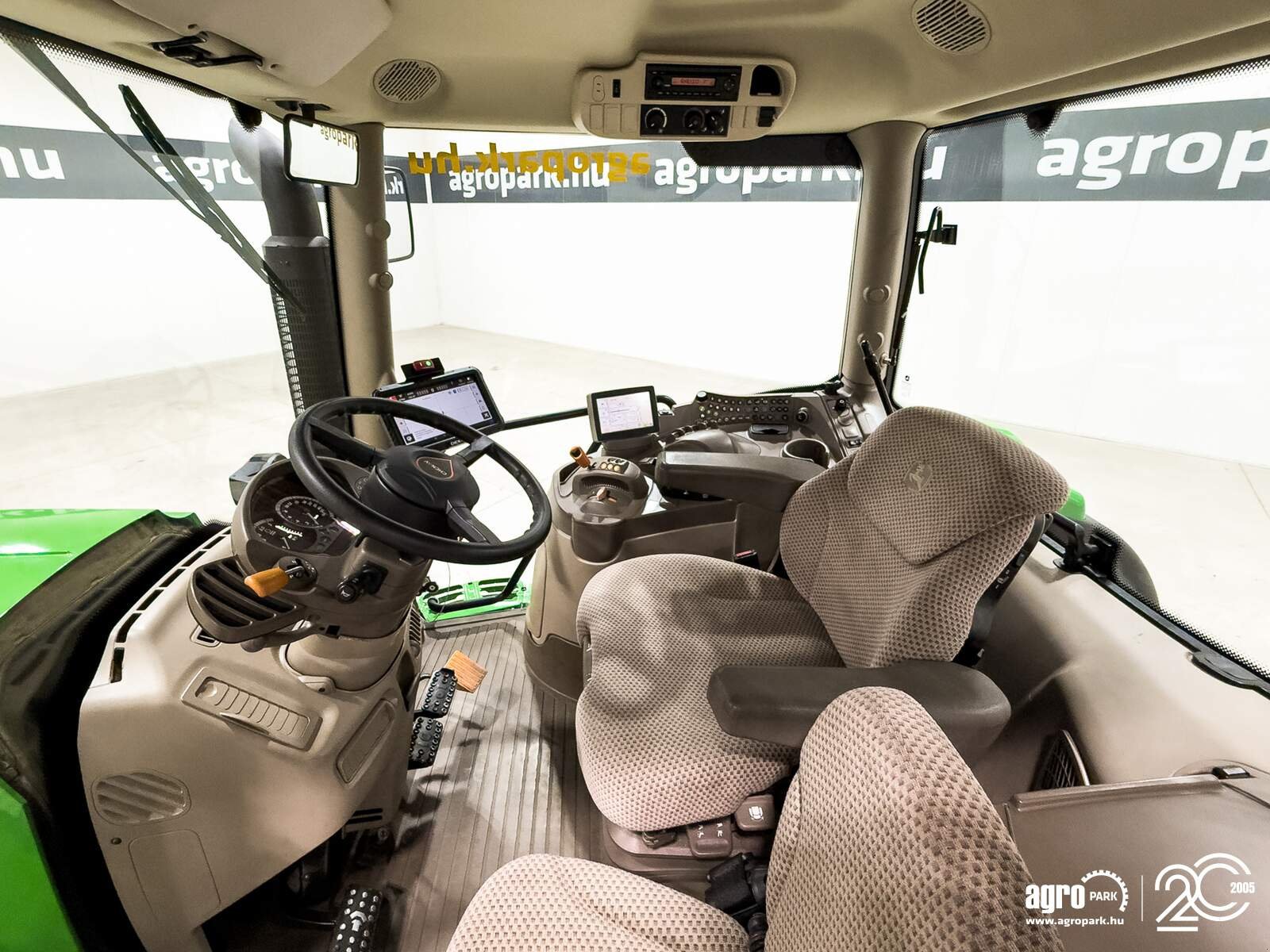 Traktor of the type John Deere 6190R, Gebrauchtmaschine in Csengele (Picture 8)